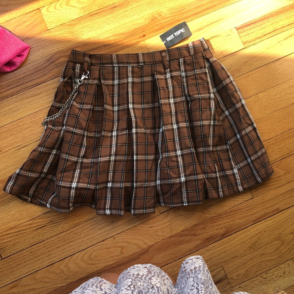 Brown Plaid Pleated Skirt with Chain